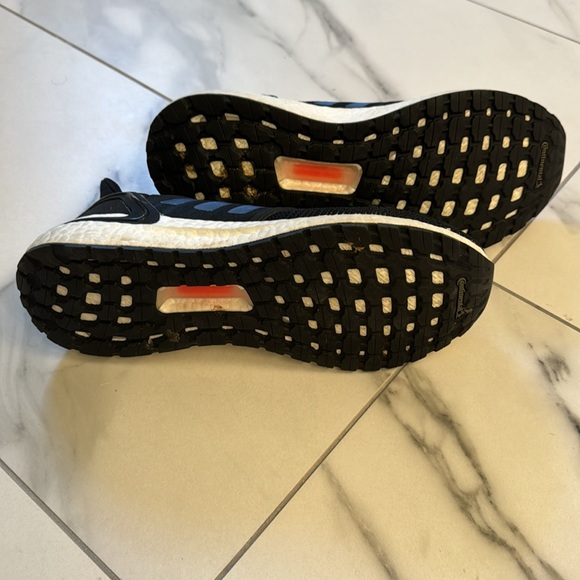 Adidas “PrimeBlue” Ultraboost women’s sneaker- size 9 - Picture 5 of 11